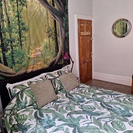 Todmorden Bed & Breakfast - The Toothless Mog Walsden Extérieur photo