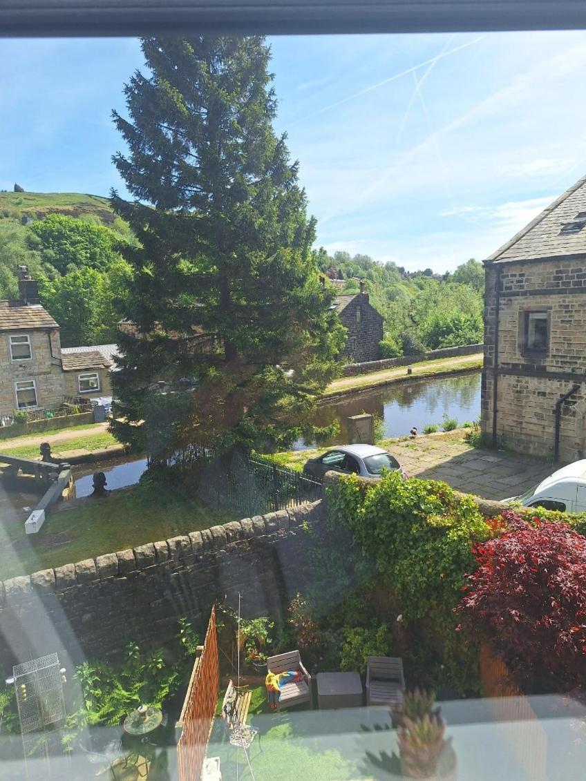 Todmorden Bed & Breakfast - The Toothless Mog Walsden Extérieur photo