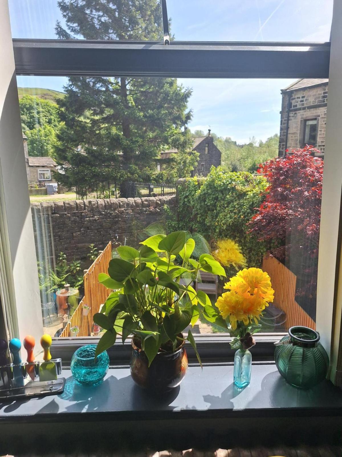 Todmorden Bed & Breakfast - The Toothless Mog Walsden Extérieur photo