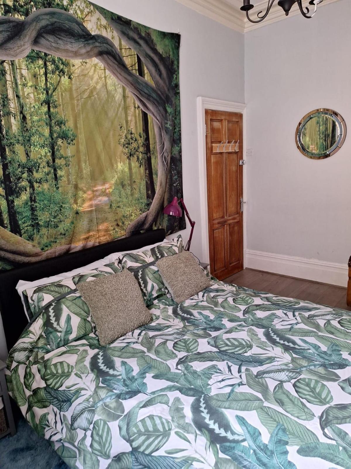 Todmorden Bed & Breakfast - The Toothless Mog Walsden Extérieur photo